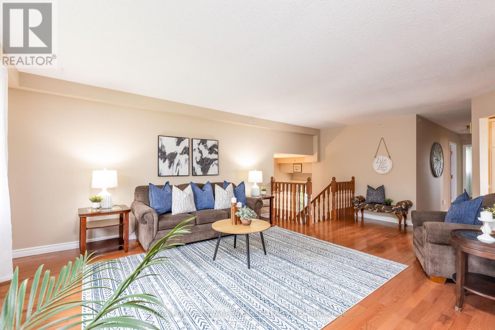 12 Hillside Drive, Kawartha Lakes (Lindsay), Ontario  K9V 1A4 - Photo 7 - X12215114