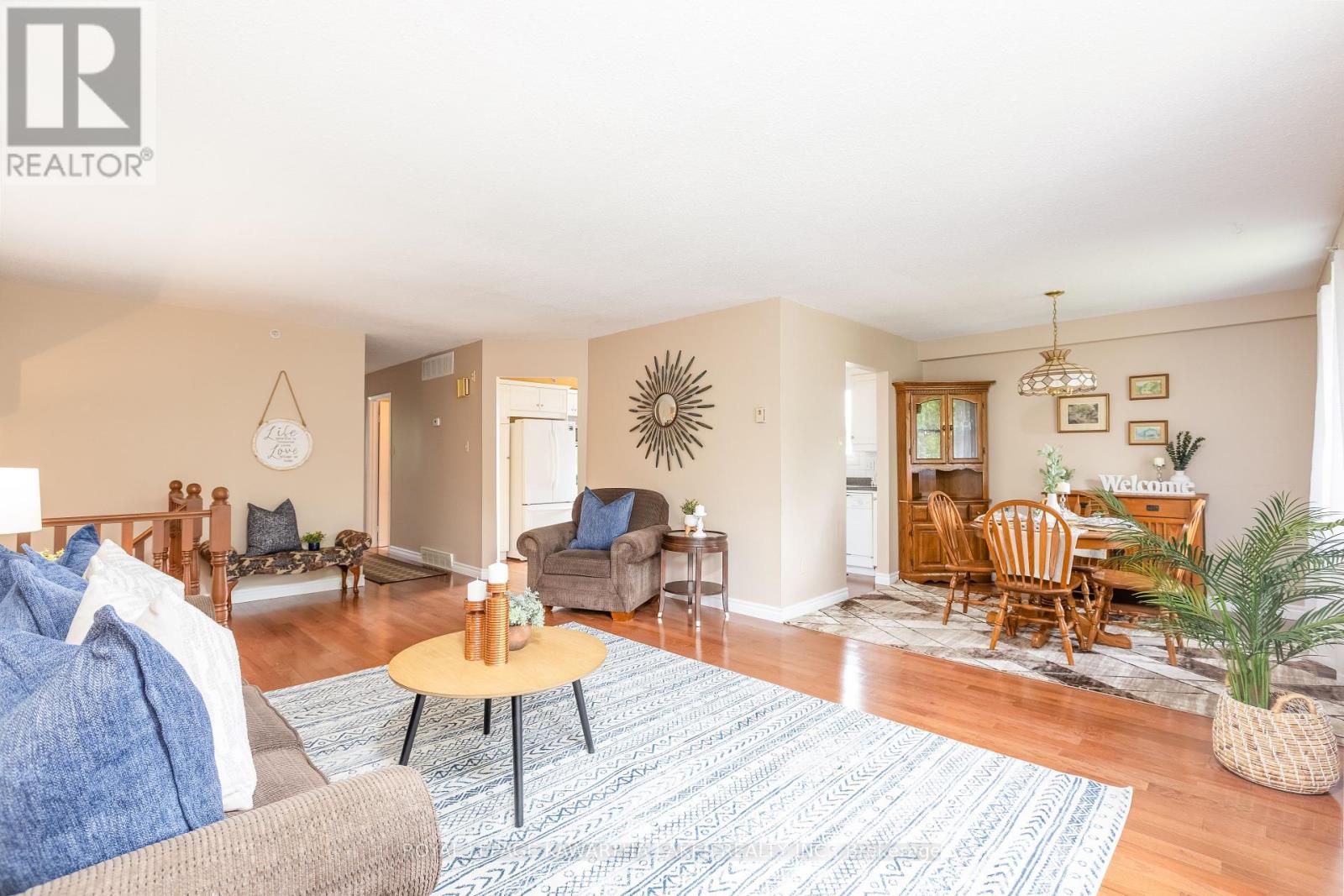 12 Hillside Drive, Kawartha Lakes (Lindsay), Ontario  K9V 1A4 - Photo 8 - X12215114