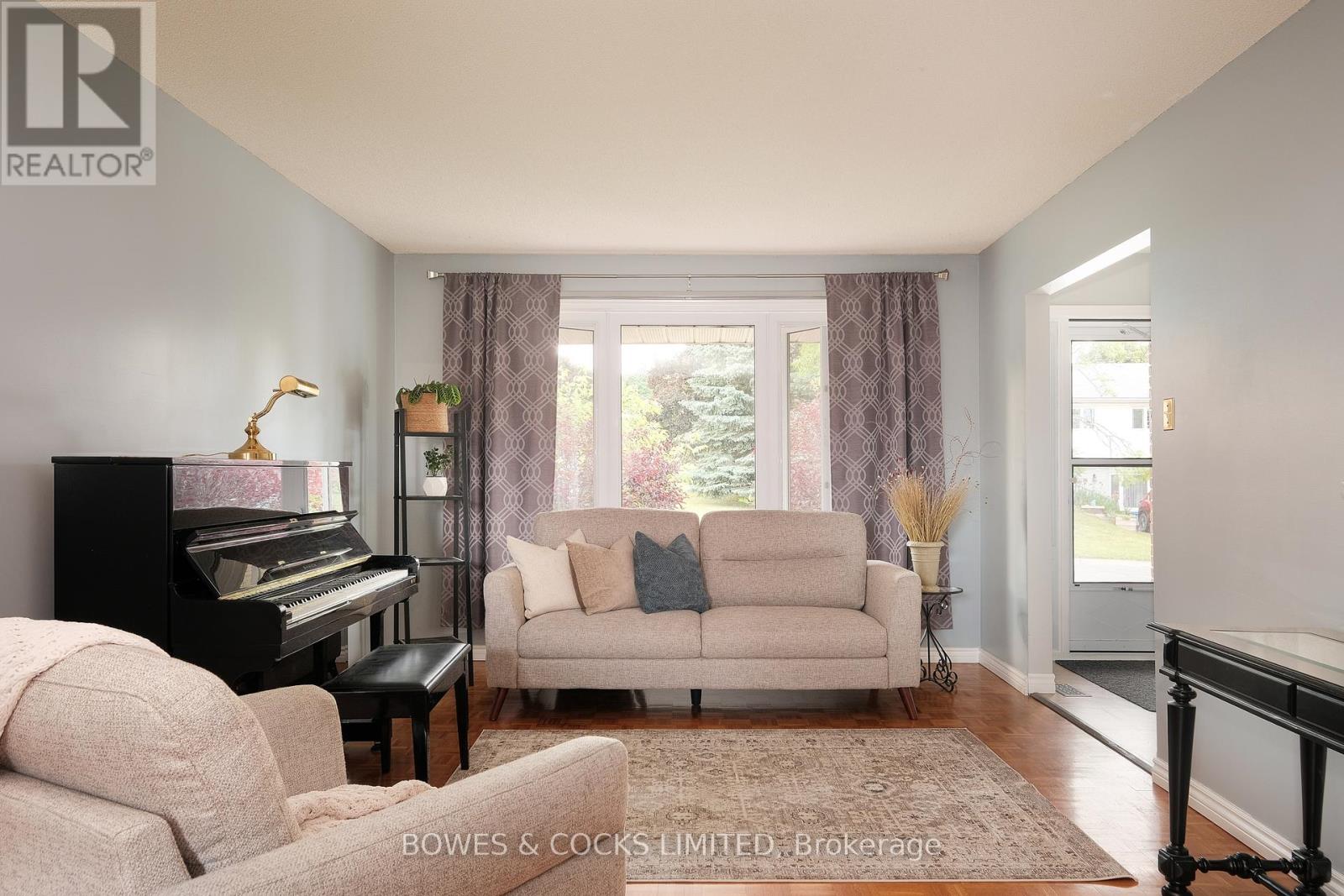 1483 Clearview Drive, Peterborough West (Central), Ontario  K9K 2A6 - Photo 5 - X12215147