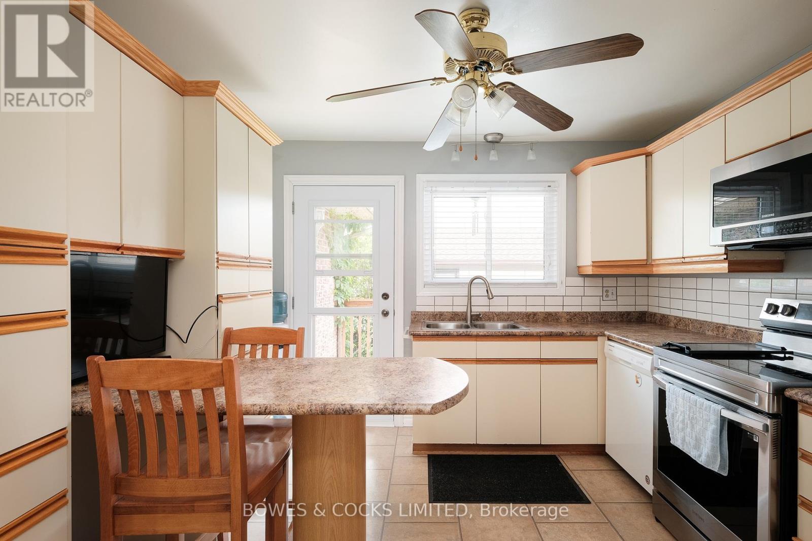 1483 Clearview Drive, Peterborough West (Central), Ontario  K9K 2A6 - Photo 8 - X12215147