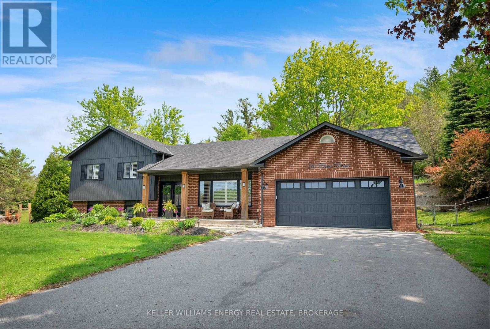 26 Erin Drive, Kawartha Lakes (Manvers), Ontario  L0A 1A0 - Photo 5 - X12215546