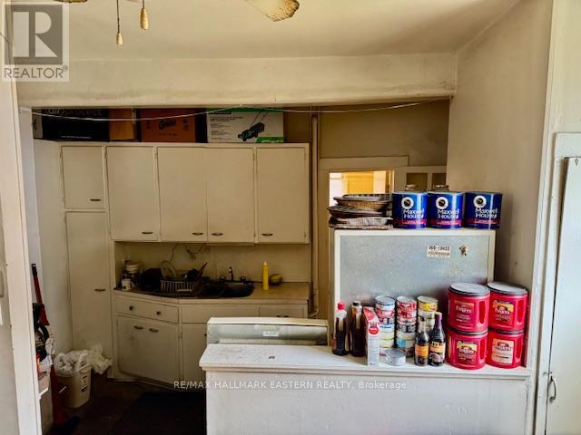 488 Aylmer Street N, Peterborough Central (North), Ontario  K9H 3W5 - Photo 4 - X12215578