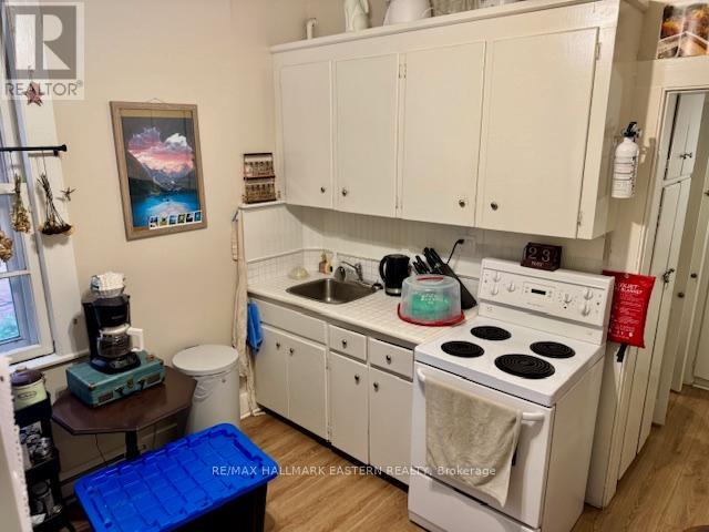488 Aylmer Street N, Peterborough Central (North), Ontario  K9H 3W5 - Photo 5 - X12215578