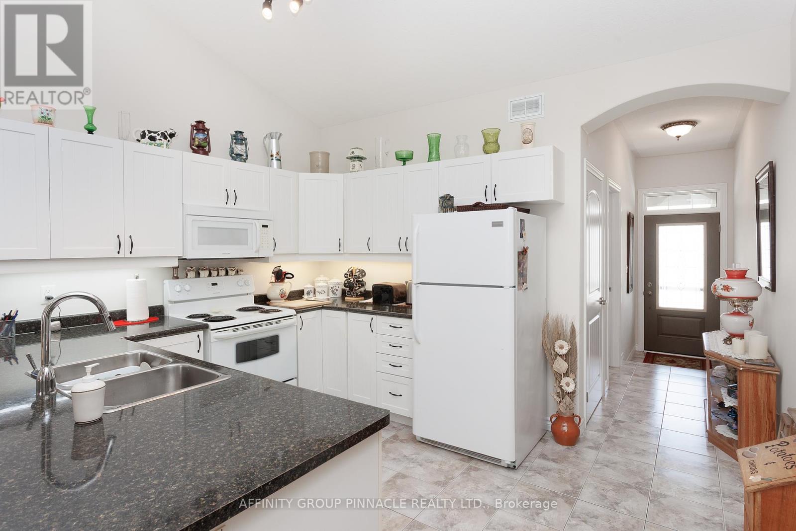 39 Chadwin Drive, Kawartha Lakes (Lindsay), Ontario  K9V 0E8 - Photo 12 - X12216940