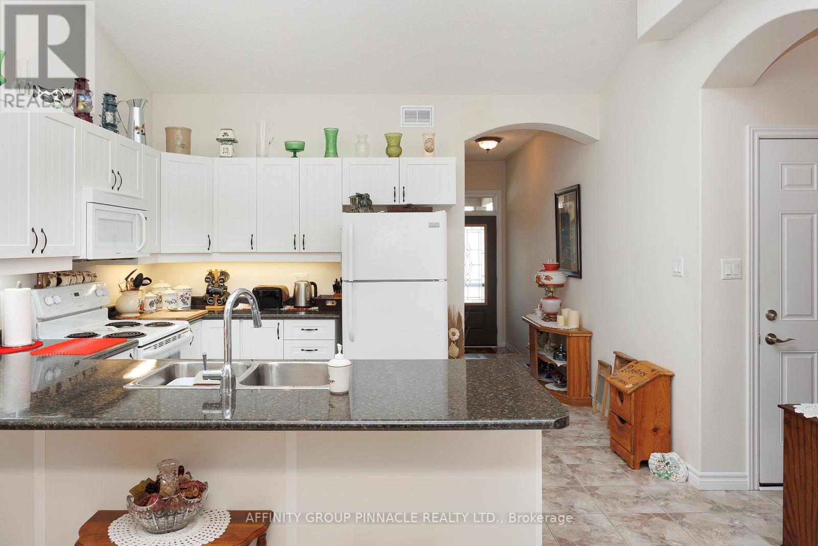 39 Chadwin Drive, Kawartha Lakes (Lindsay), Ontario  K9V 0E8 - Photo 14 - X12216940