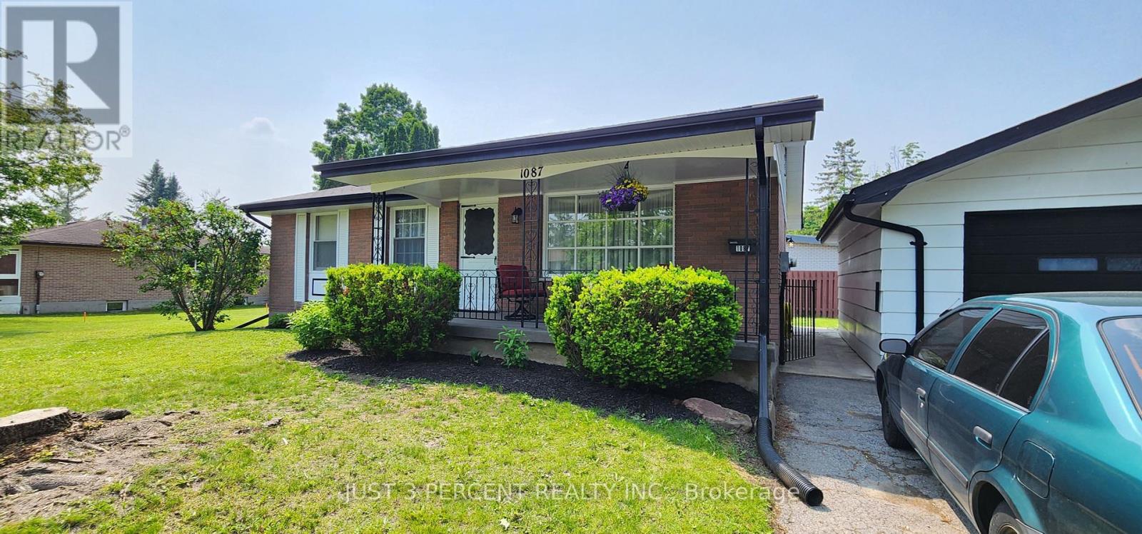 1087 St Paul's Street, Peterborough North (South), Ontario  K9H 6J7 - Photo 2 - X12217146