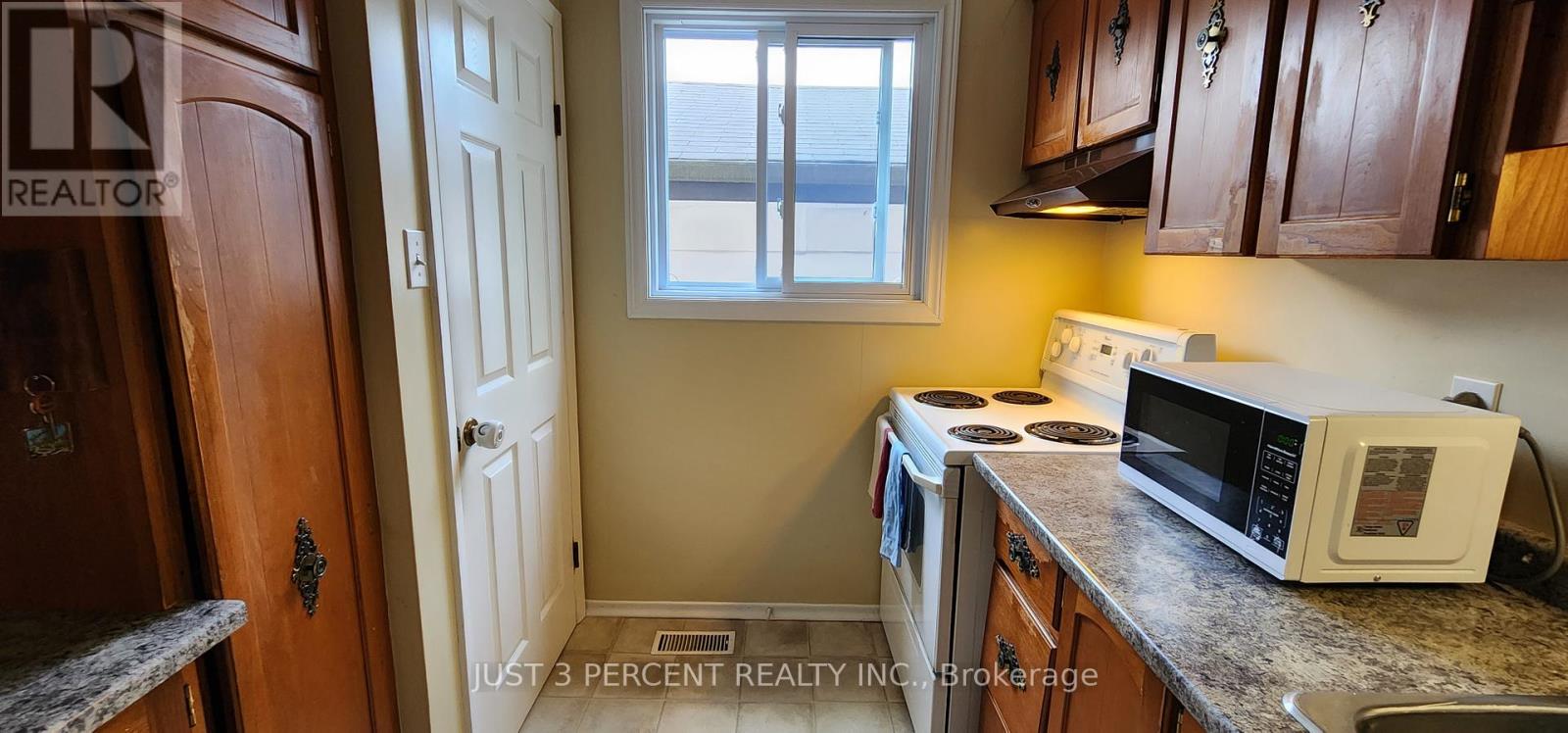 1087 St Paul's Street, Peterborough North (South), Ontario  K9H 6J7 - Photo 27 - X12217146