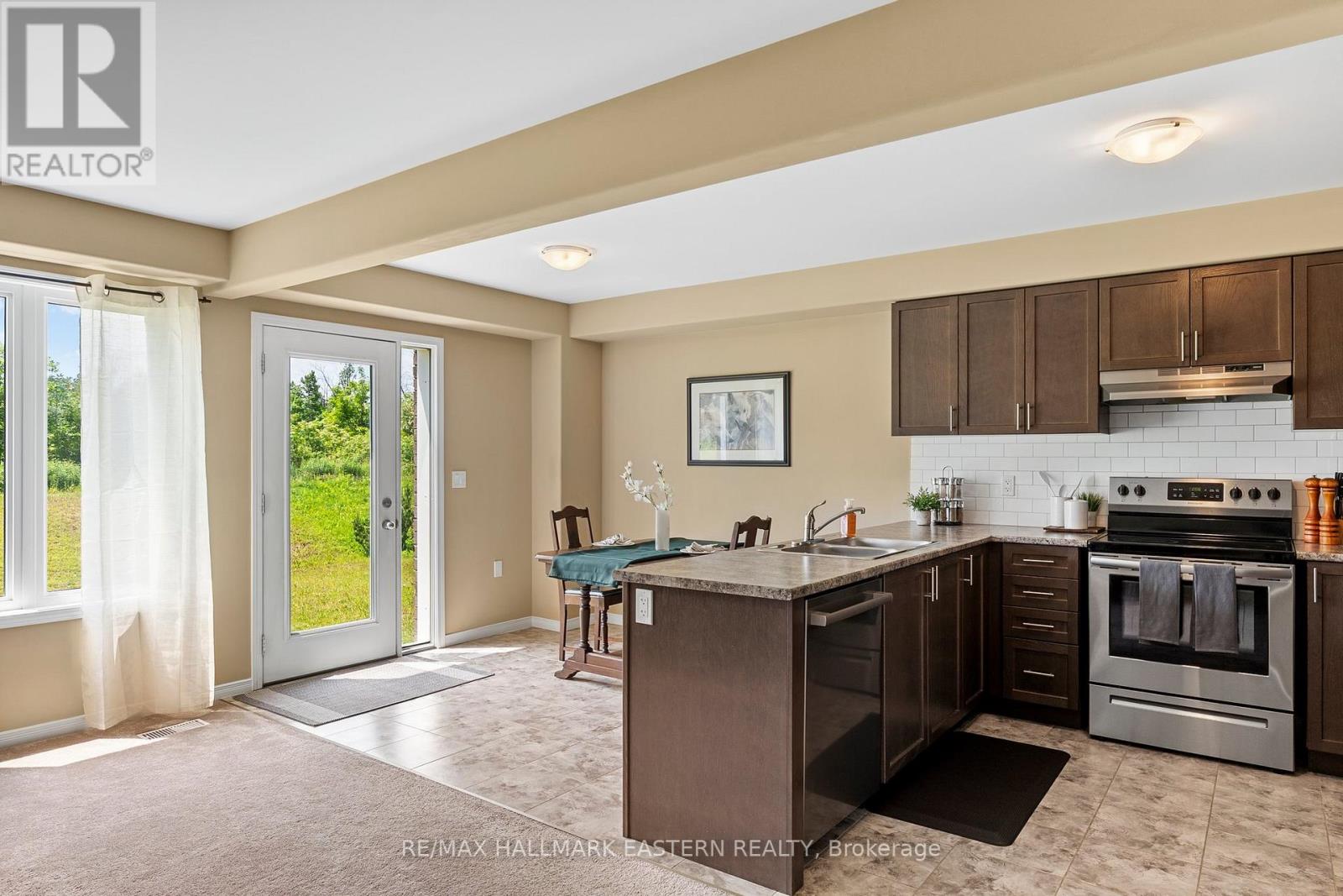 1649 Hetherington Drive, Peterborough North (University Heights), Ontario  K9L 0G6 - Photo 10 - X12217297