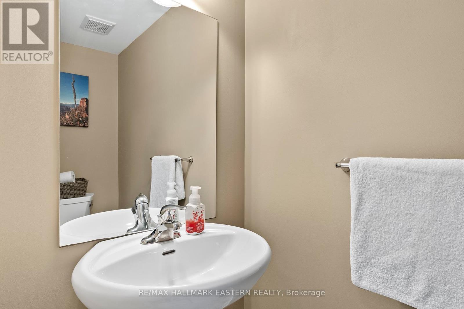 1649 Hetherington Drive, Peterborough North (University Heights), Ontario  K9L 0G6 - Photo 16 - X12217297