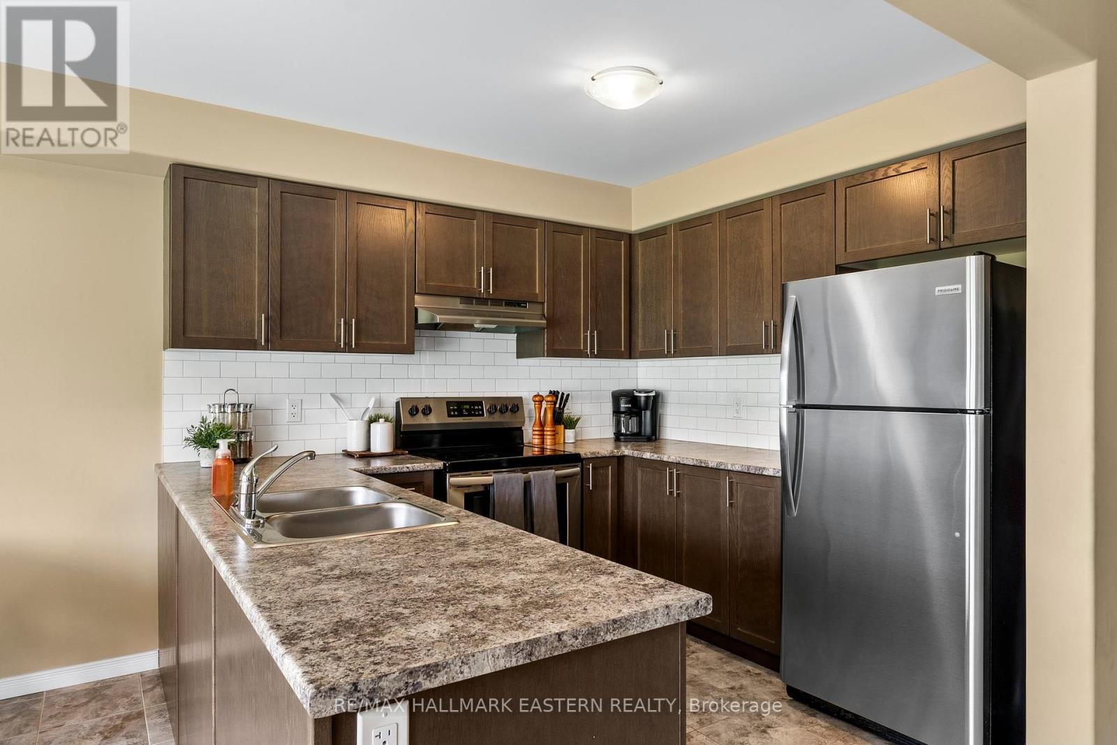 1649 Hetherington Drive, Peterborough North (University Heights), Ontario  K9L 0G6 - Photo 7 - X12217297