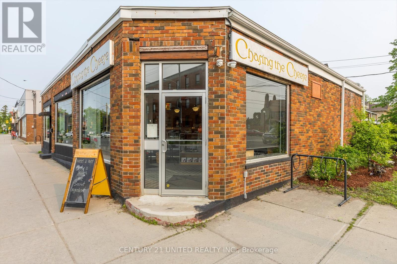 330-334 Charlotte Street W, Peterborough Central (North), Ontario  K9J 2V9 - Photo 3 - X12217581