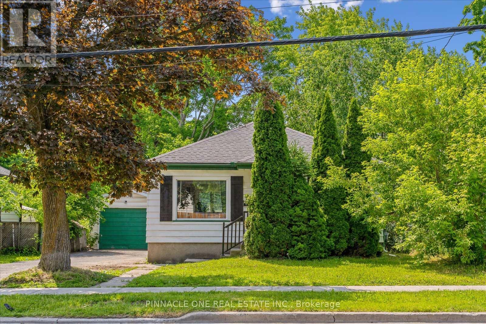 425 Parkhill Road W, Peterborough Central (North), Ontario  K9H 3J2 - Photo 1 - X12217915