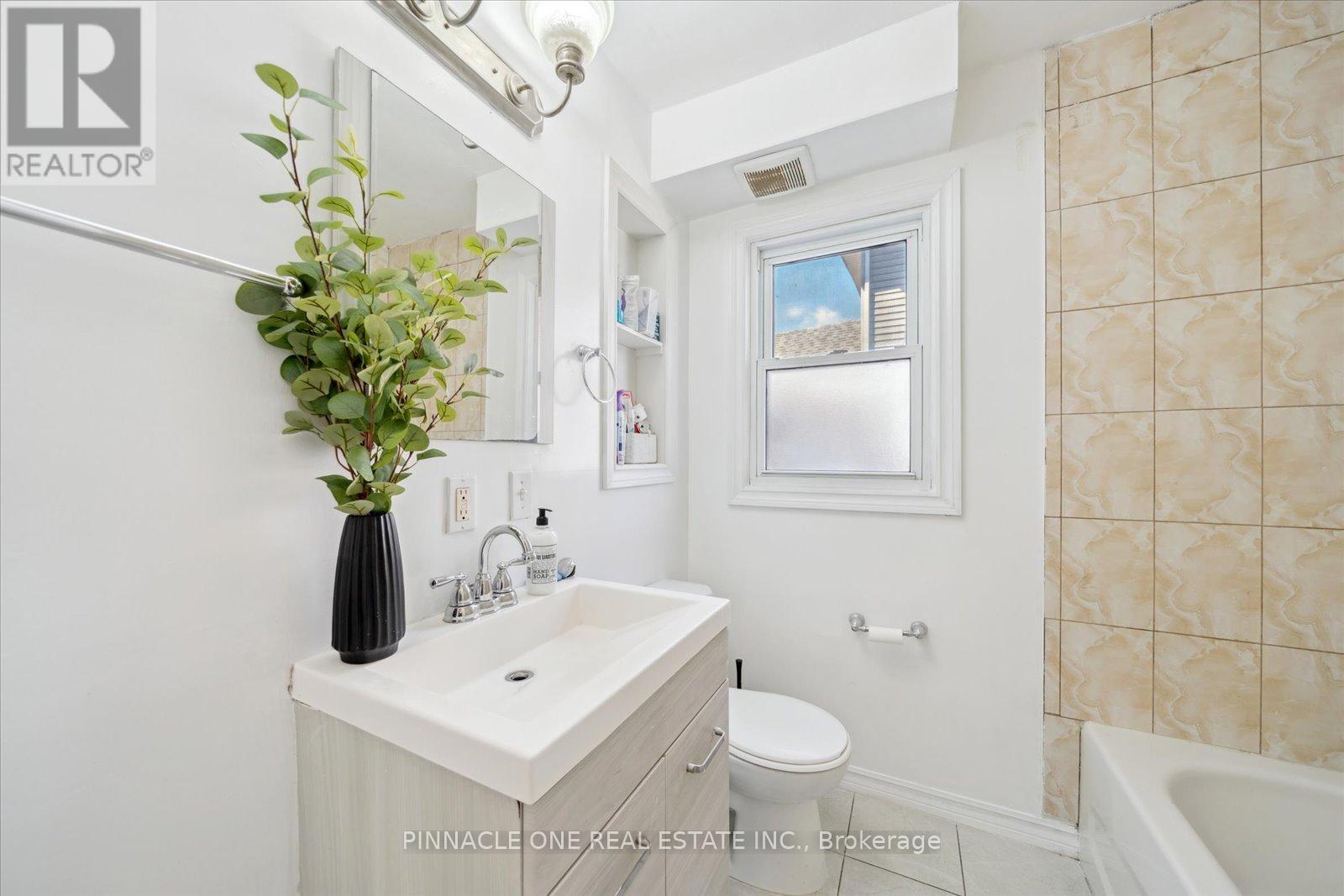 425 Parkhill Road W, Peterborough Central (North), Ontario  K9H 3J2 - Photo 14 - X12217915