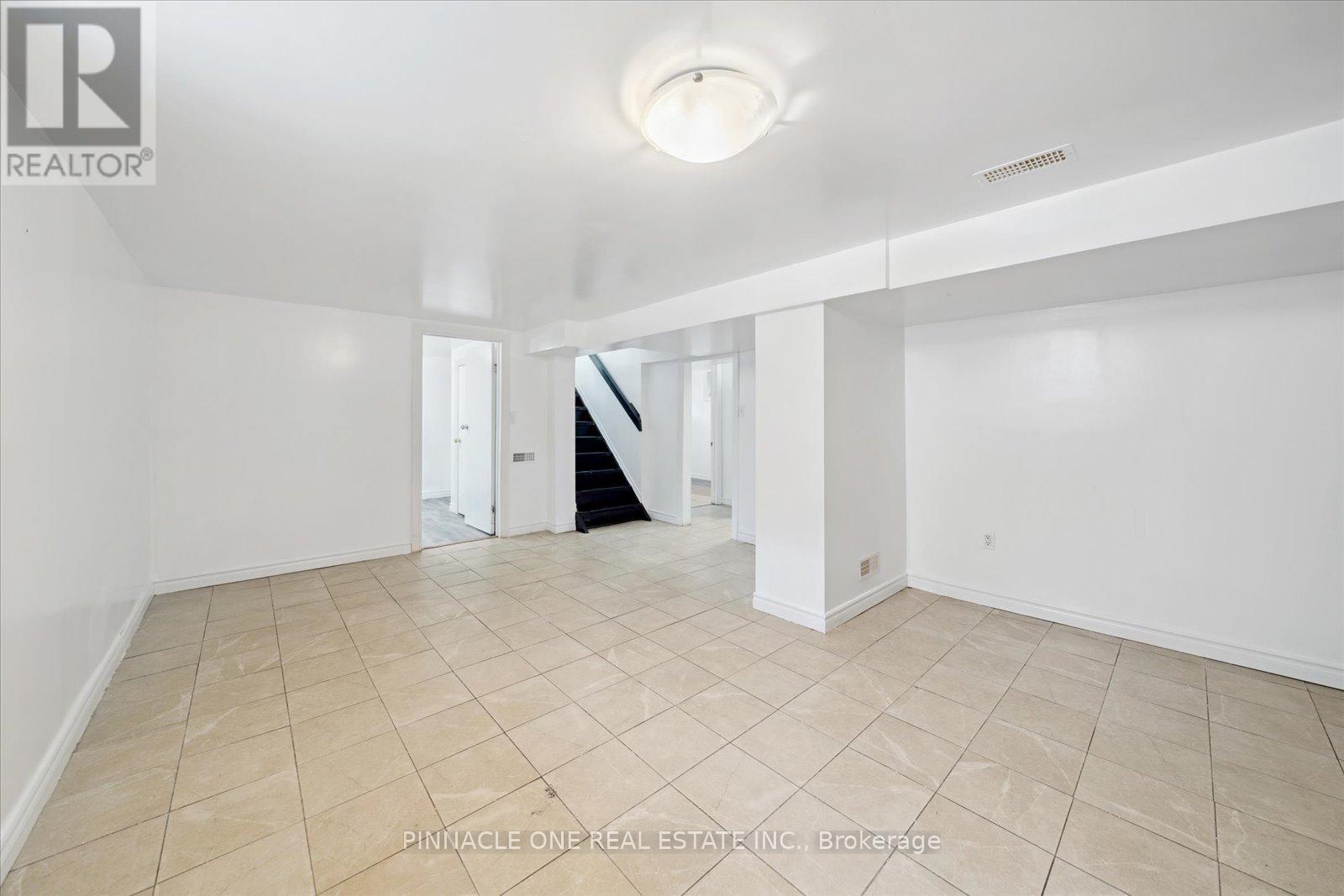 425 Parkhill Road W, Peterborough Central (North), Ontario  K9H 3J2 - Photo 18 - X12217915