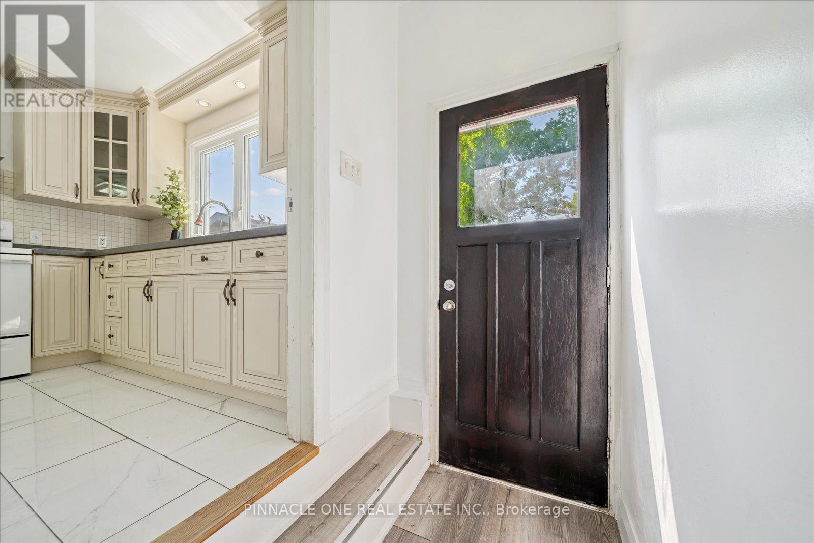 425 Parkhill Road W, Peterborough Central (North), Ontario  K9H 3J2 - Photo 24 - X12217915