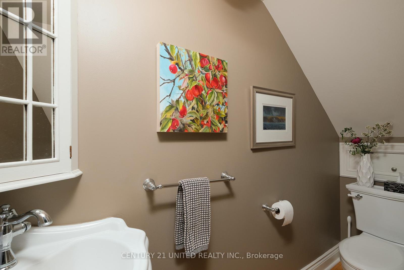 558 Harvey Street, Peterborough Central (North), Ontario  K9H 3K9 - Photo 16 - X12218402