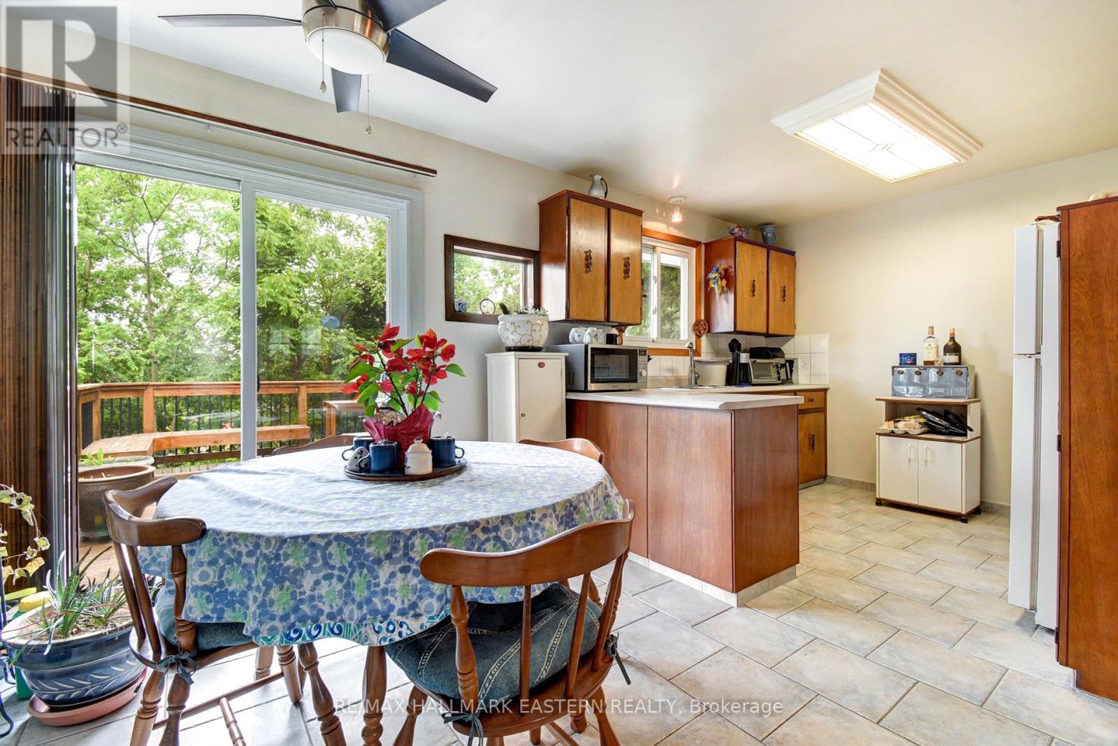 509 Montcalm Drive, Peterborough North (Central), Ontario  K9H 6S9 - Photo 14 - X12218421