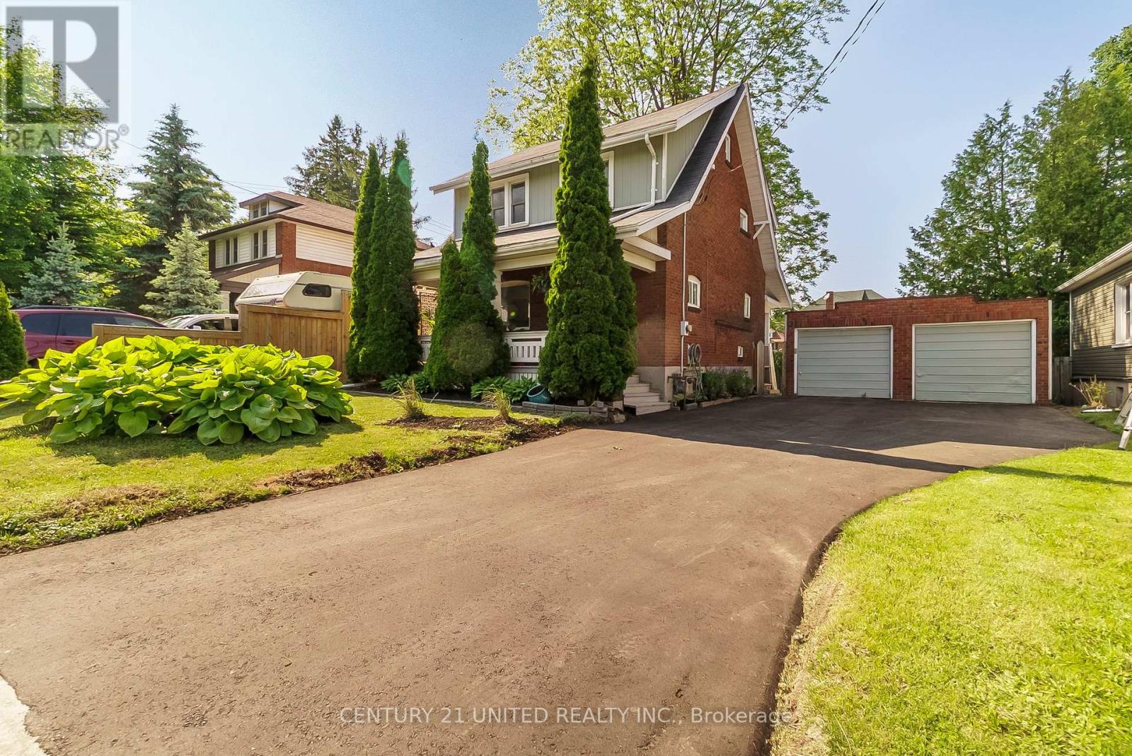 624 Charlotte Street, Peterborough Central (Old West End), Ontario  K9J 2W8 - Photo 2 - X12218495