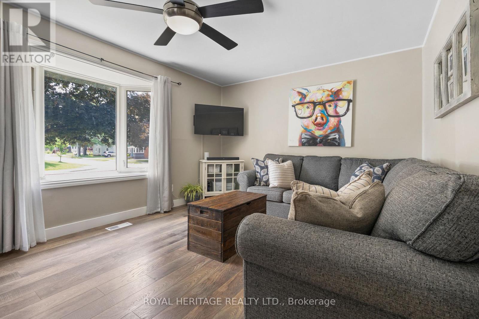 203 Princess Elizabeth Crescent, Kawartha Lakes (Lindsay), Ontario  K9V 1P2 - Photo 13 - X12218549