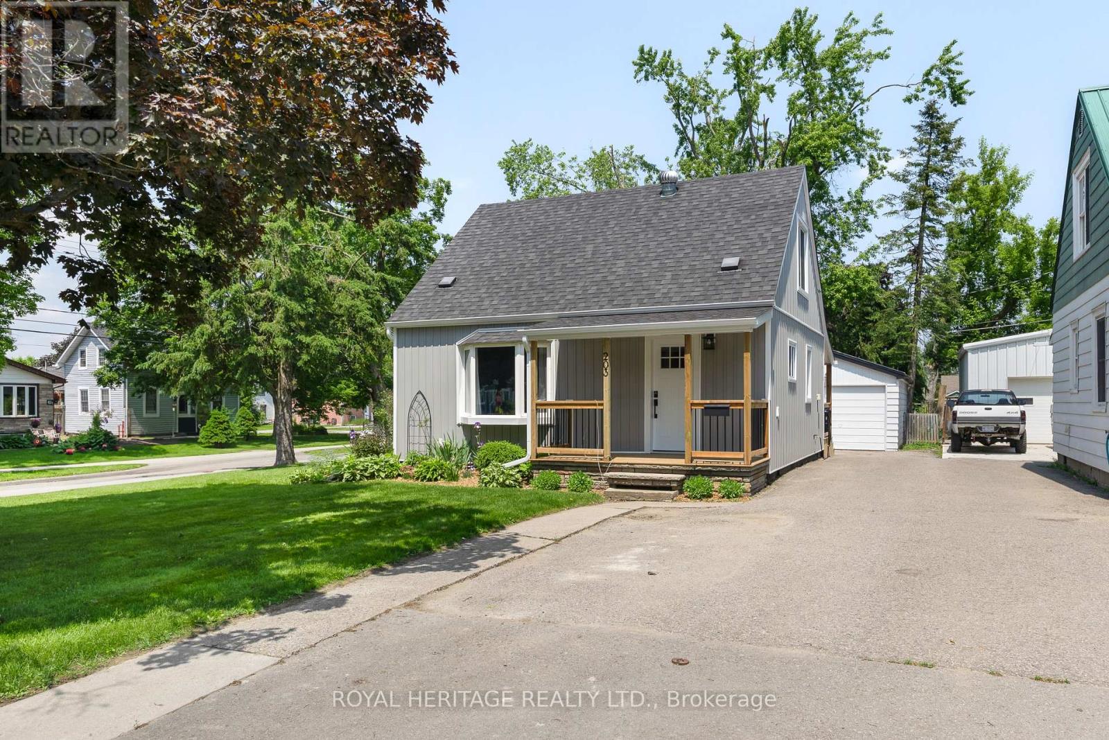 203 Princess Elizabeth Crescent, Kawartha Lakes (Lindsay), Ontario  K9V 1P2 - Photo 2 - X12218549