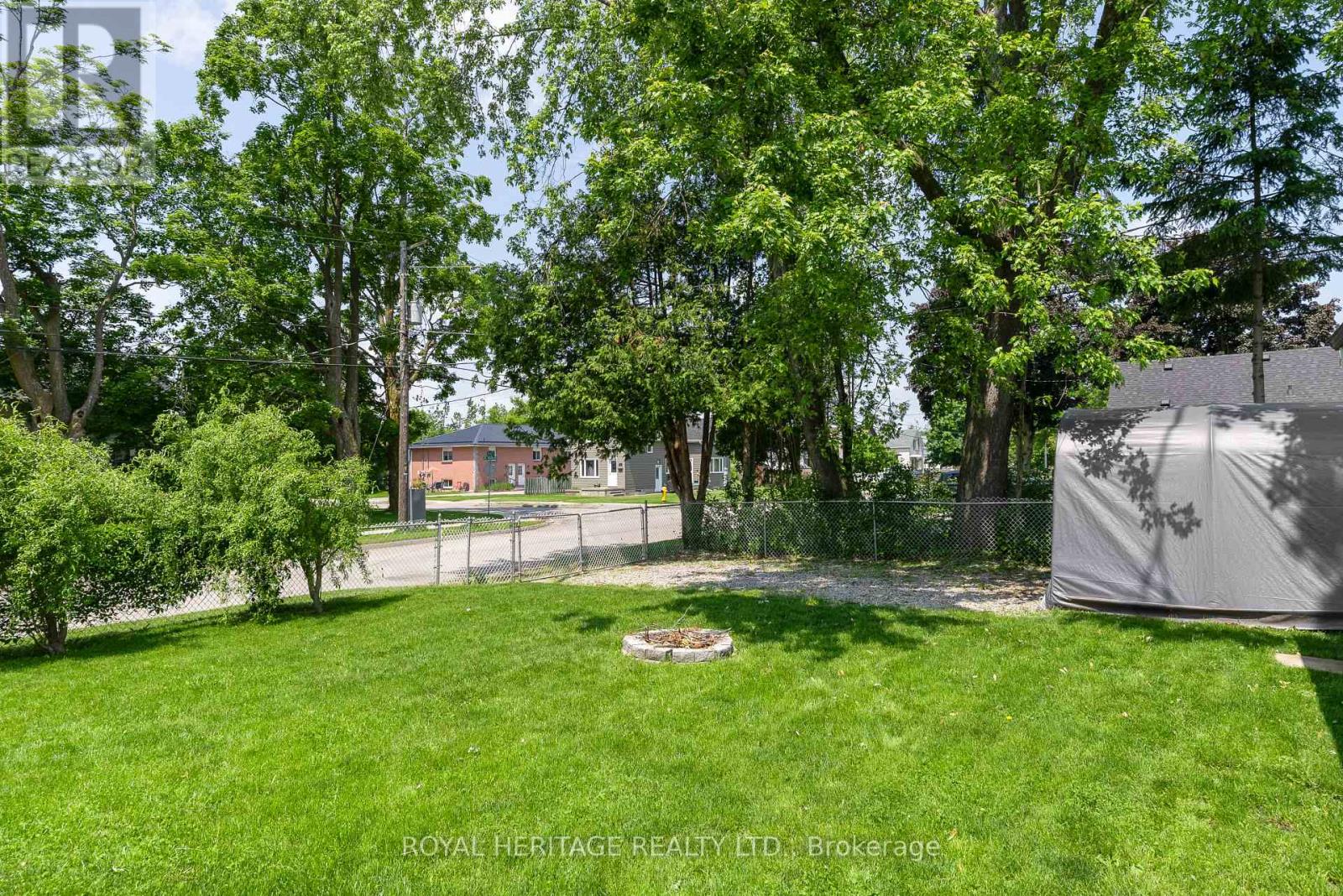203 Princess Elizabeth Crescent, Kawartha Lakes (Lindsay), Ontario  K9V 1P2 - Photo 4 - X12218549