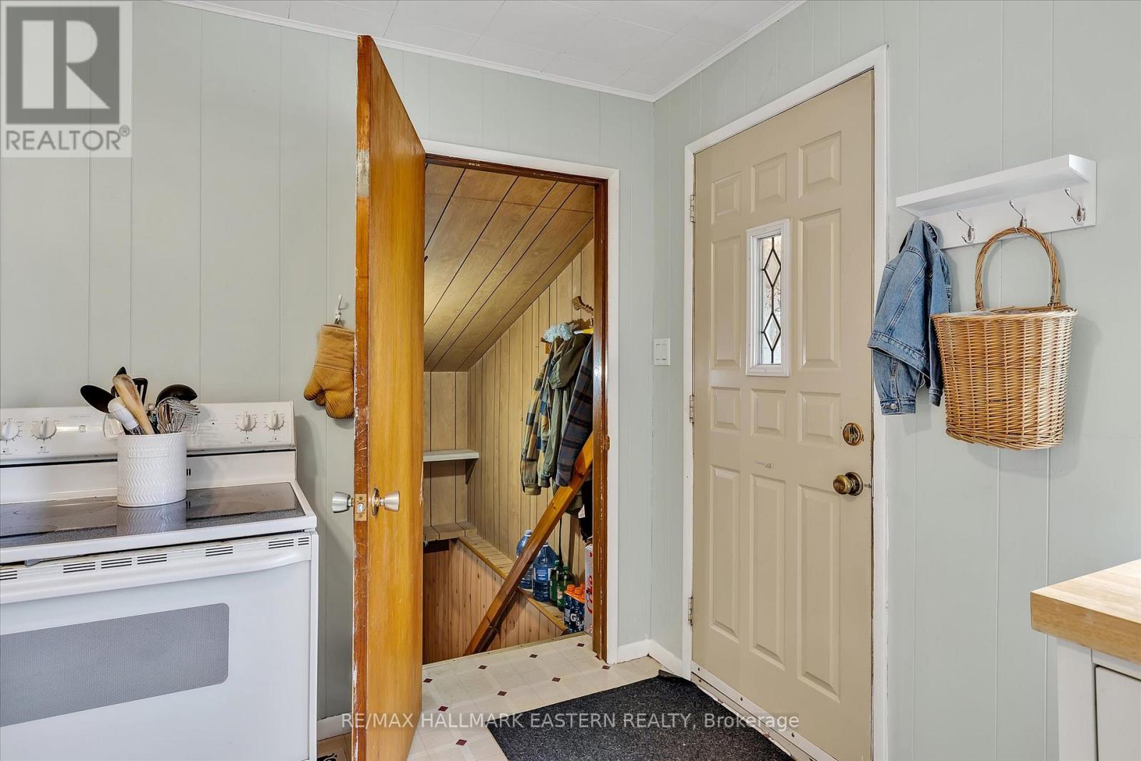 706 Monaghan Road, Peterborough South (West), Ontario  K9J 5J8 - Photo 17 - X12218599