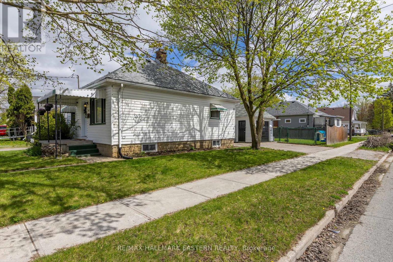 706 Monaghan Road, Peterborough South (West), Ontario  K9J 5J8 - Photo 36 - X12218599