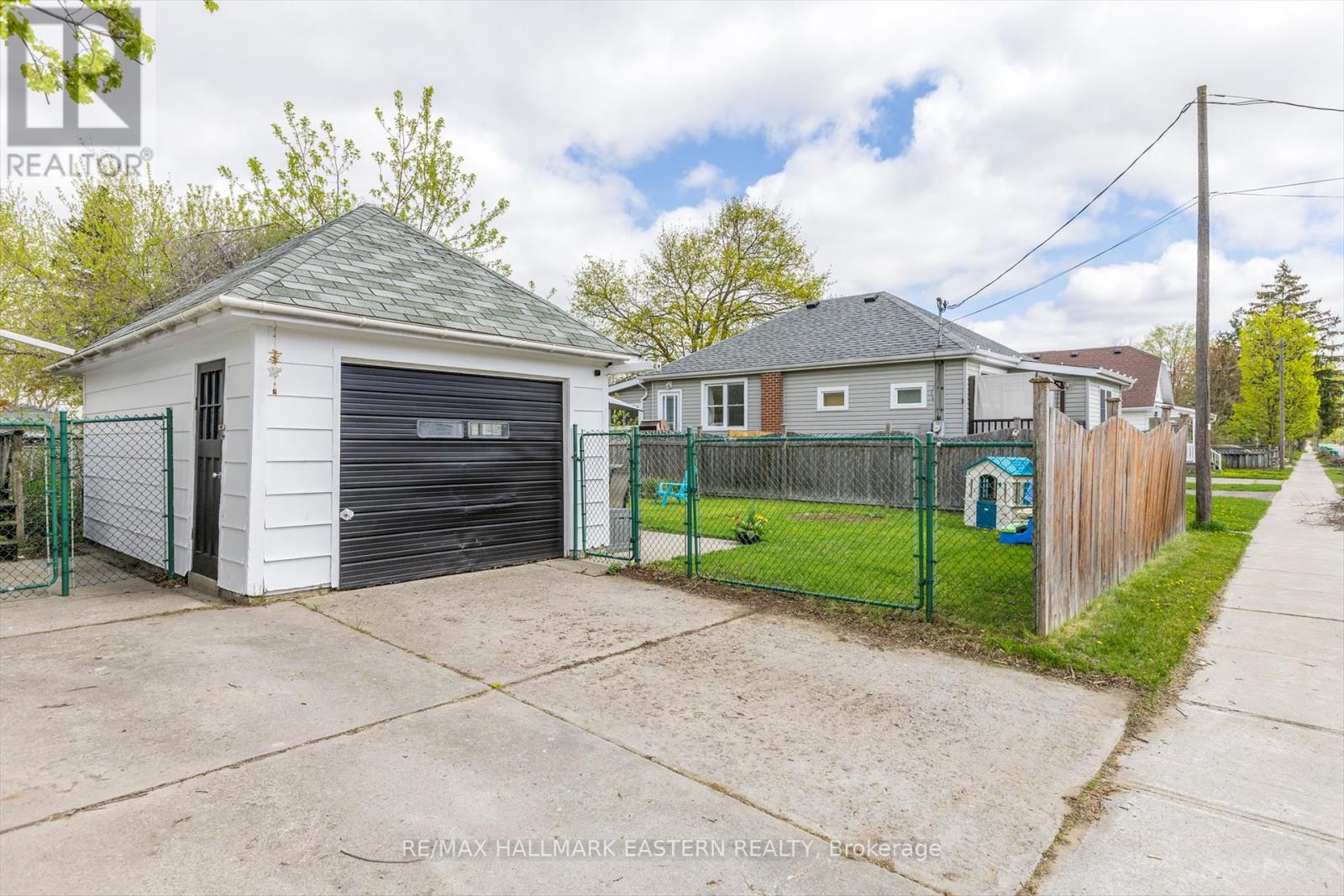 706 Monaghan Road, Peterborough South (West), Ontario  K9J 5J8 - Photo 38 - X12218599