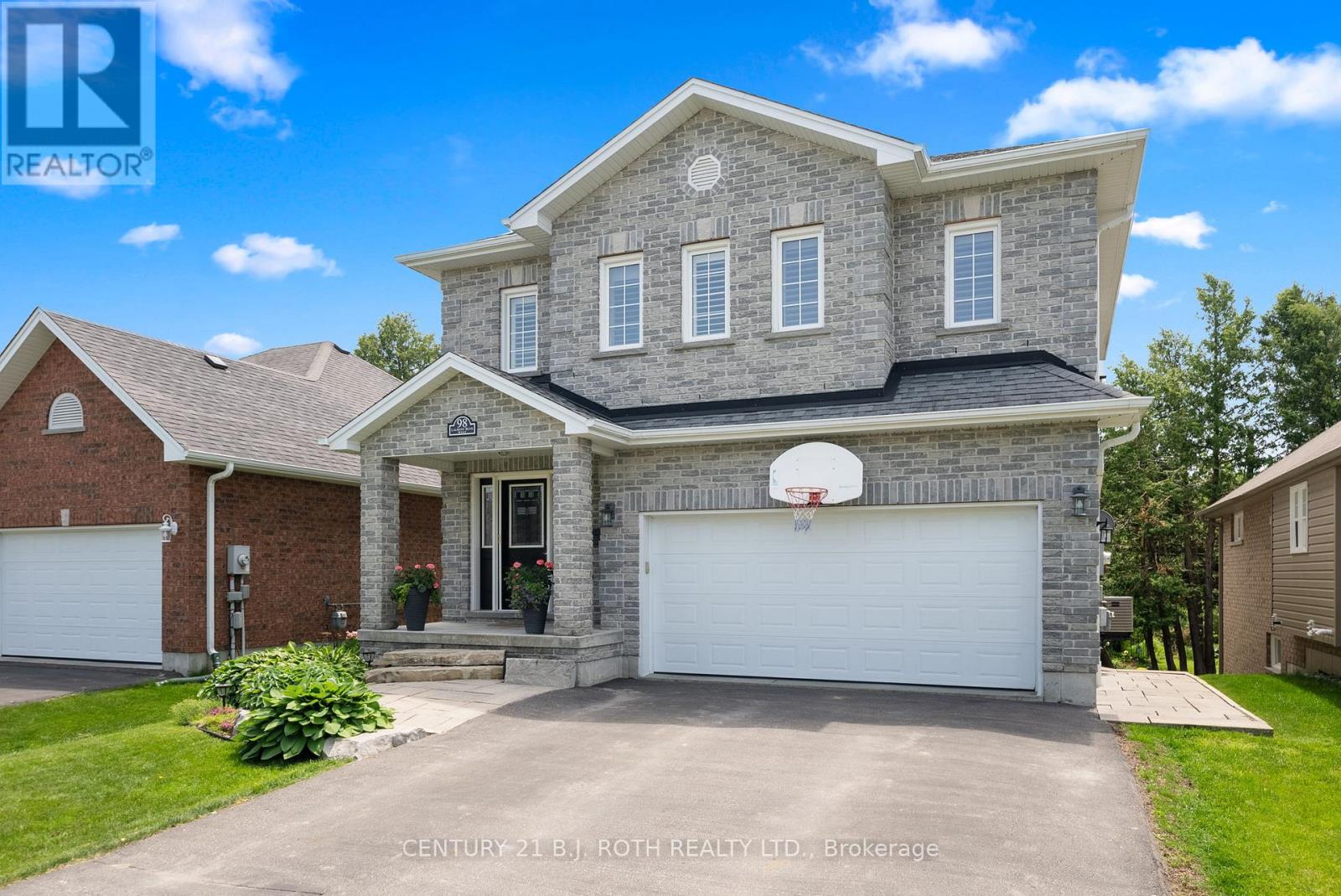 98 Laurent Boulevard, Kawartha Lakes (Lindsay), Ontario  K9V 0G8 - Photo 1 - X12218944