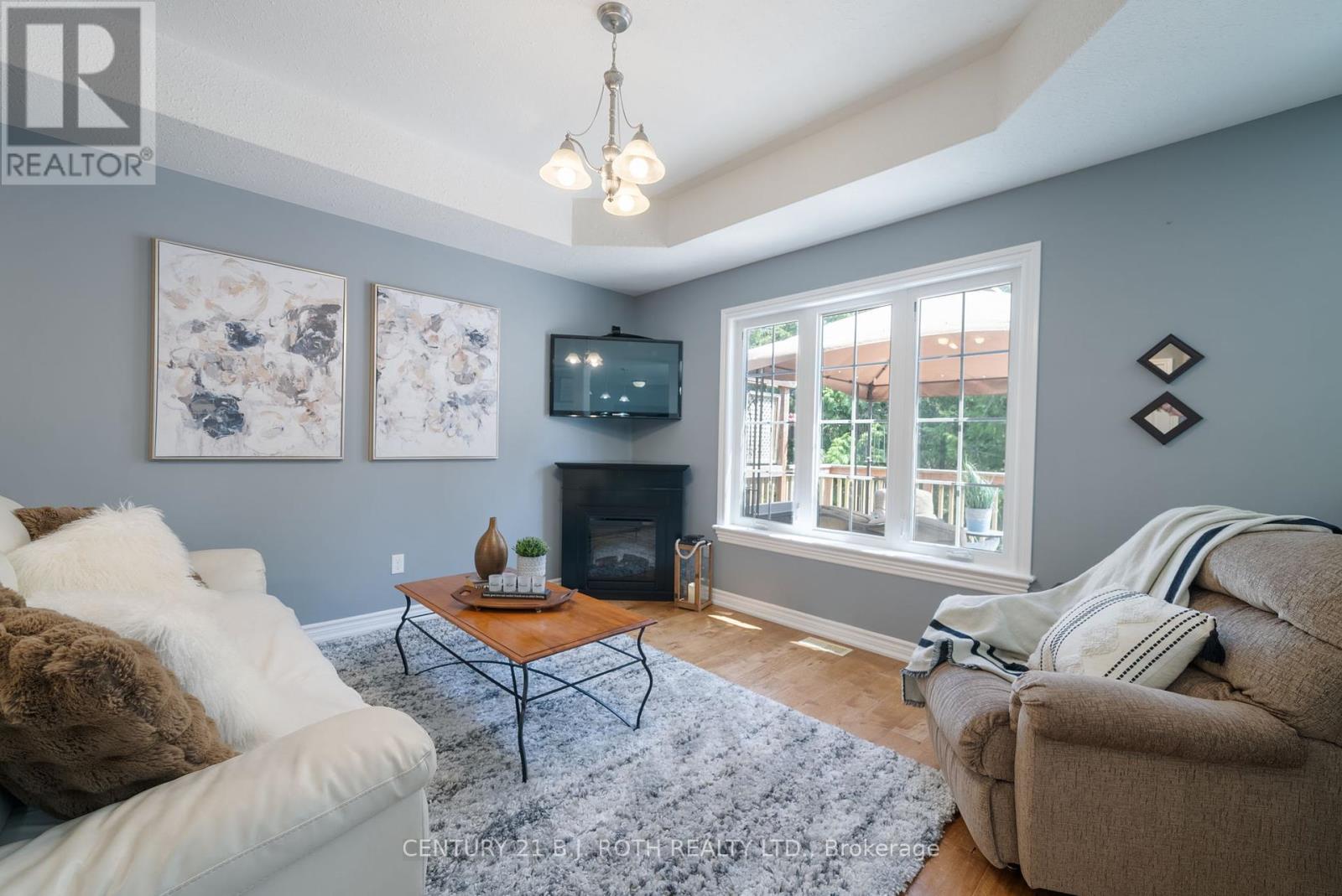 98 Laurent Boulevard, Kawartha Lakes (Lindsay), Ontario  K9V 0G8 - Photo 11 - X12218944