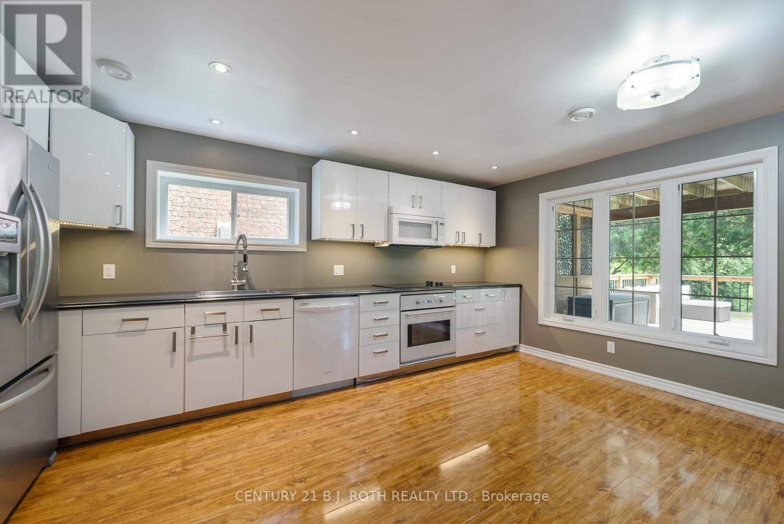 98 Laurent Boulevard, Kawartha Lakes (Lindsay), Ontario  K9V 0G8 - Photo 23 - X12218944