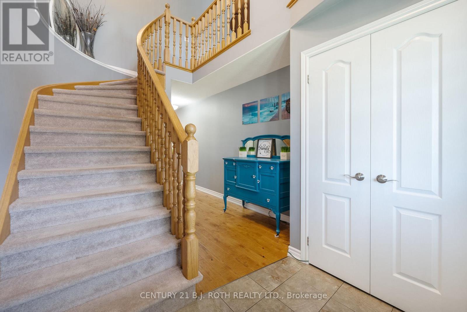 98 Laurent Boulevard, Kawartha Lakes (Lindsay), Ontario  K9V 0G8 - Photo 3 - X12218944