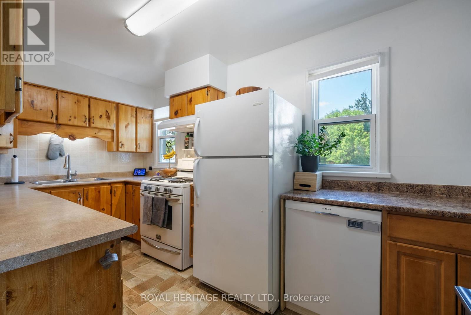 693 Hawley Street, Peterborough South (West), Ontario  K9J 4C7 - Photo 13 - X12219045