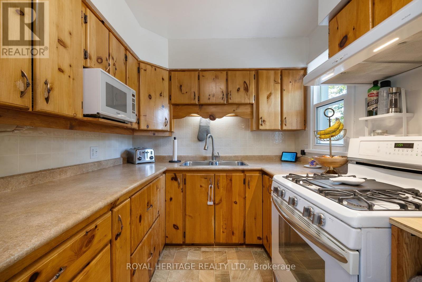693 Hawley Street, Peterborough South (West), Ontario  K9J 4C7 - Photo 14 - X12219045