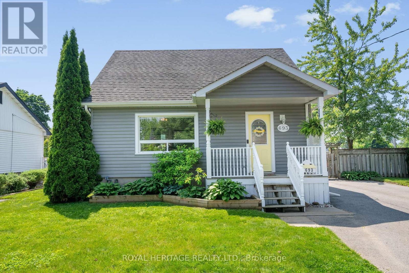 693 Hawley Street, Peterborough South (West), Ontario  K9J 4C7 - Photo 2 - X12219045