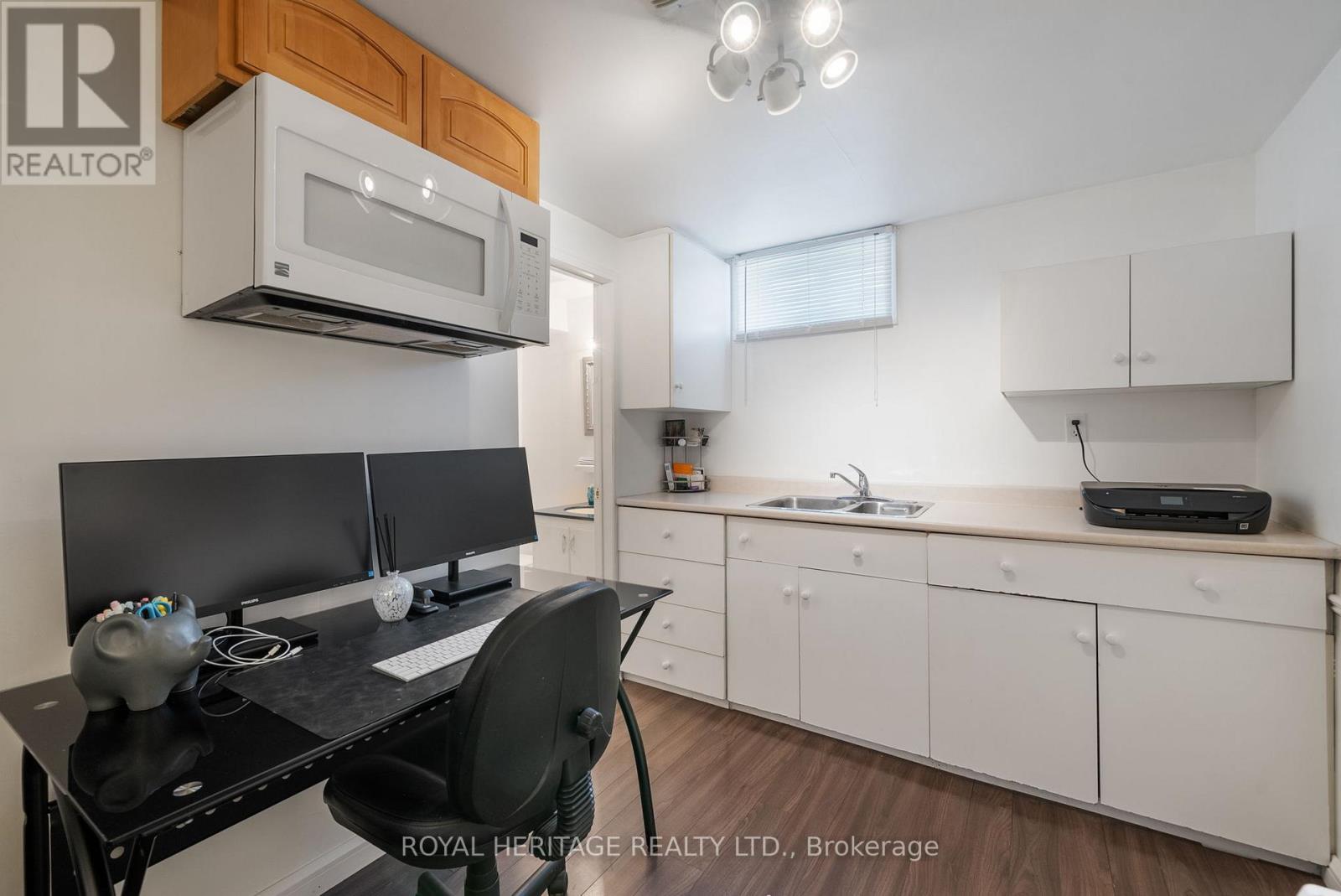 693 Hawley Street, Peterborough South (West), Ontario  K9J 4C7 - Photo 32 - X12219045
