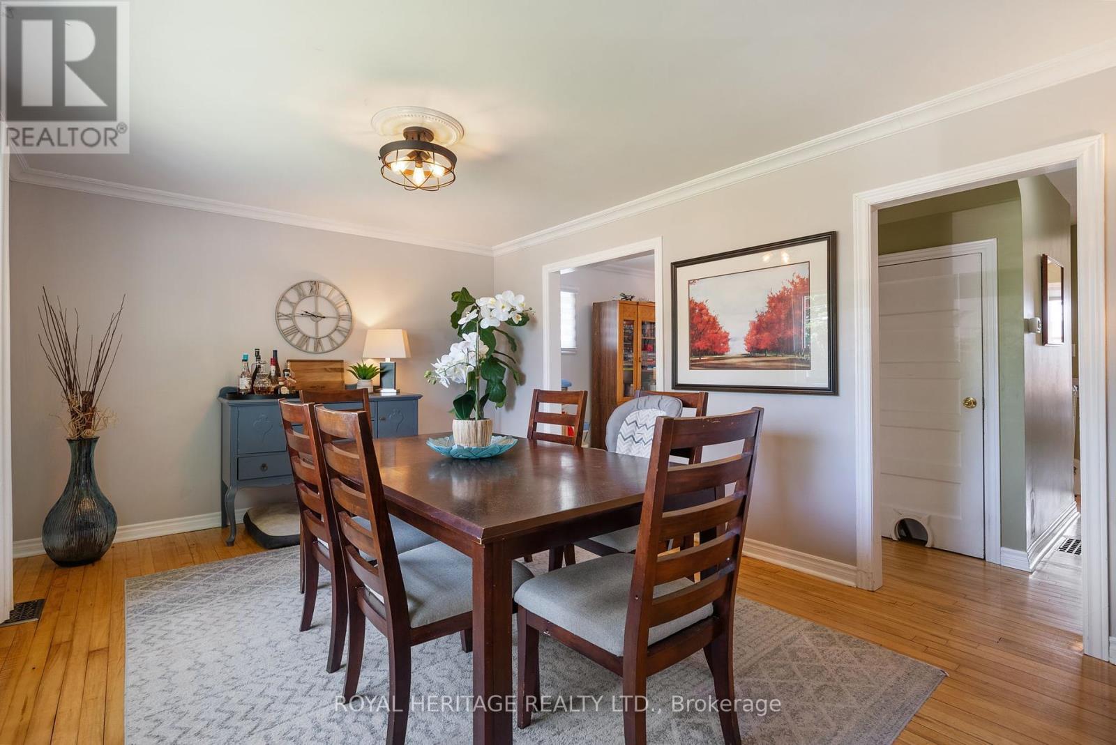 693 Hawley Street, Peterborough South (West), Ontario  K9J 4C7 - Photo 7 - X12219045