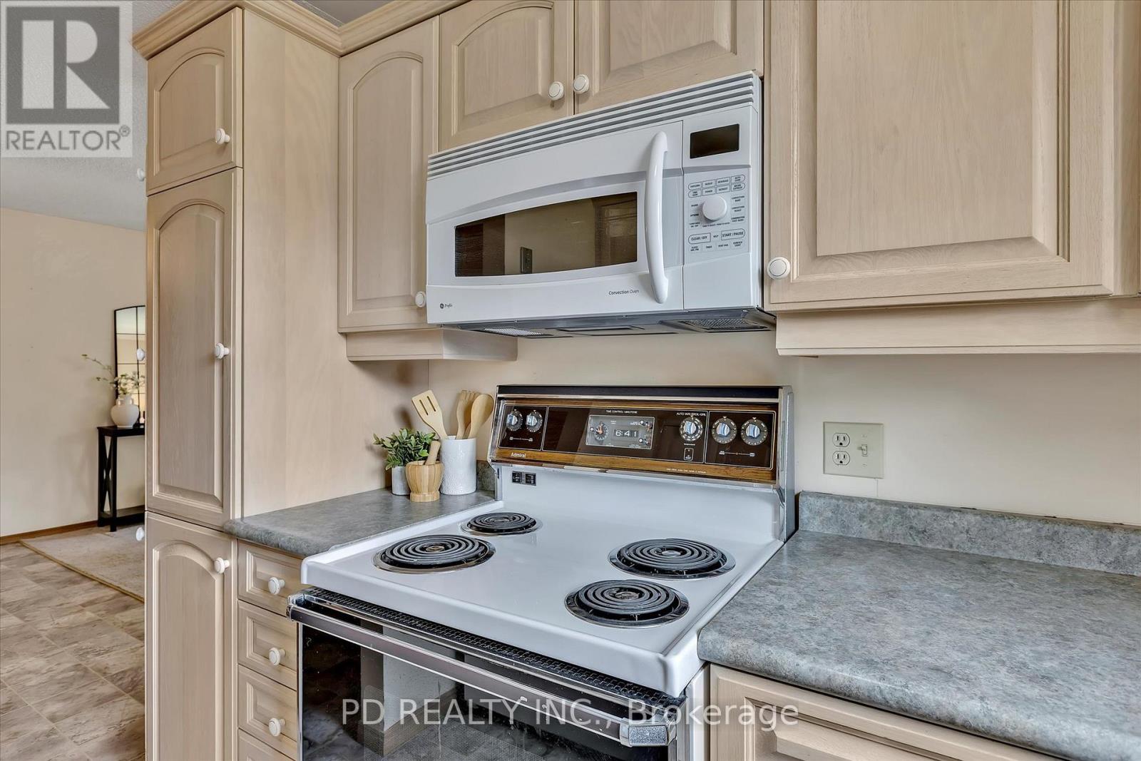 195 Mary Street W, Kawartha Lakes (Lindsay), Ontario  K9V 5N2 - Photo 17 - X12219407