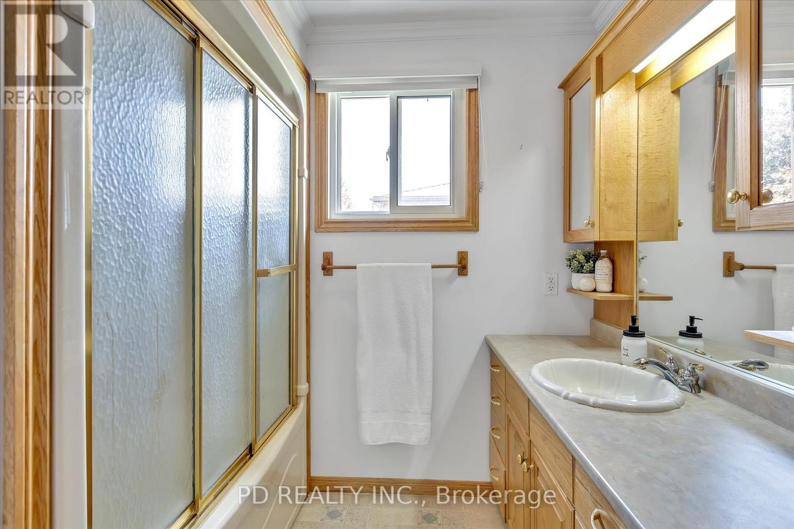 195 Mary Street W, Kawartha Lakes (Lindsay), Ontario  K9V 5N2 - Photo 24 - X12219407