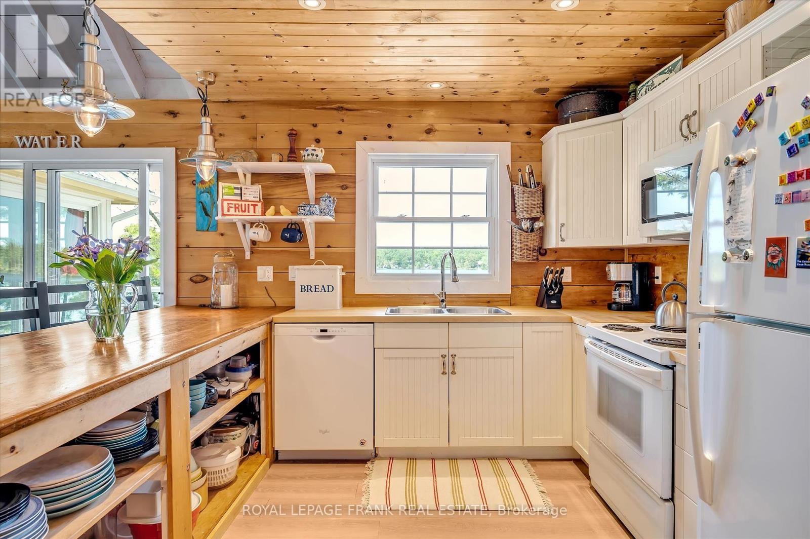 112 Big Island, Selwyn, Ontario  K0L 2H0 - Photo 12 - X12220960