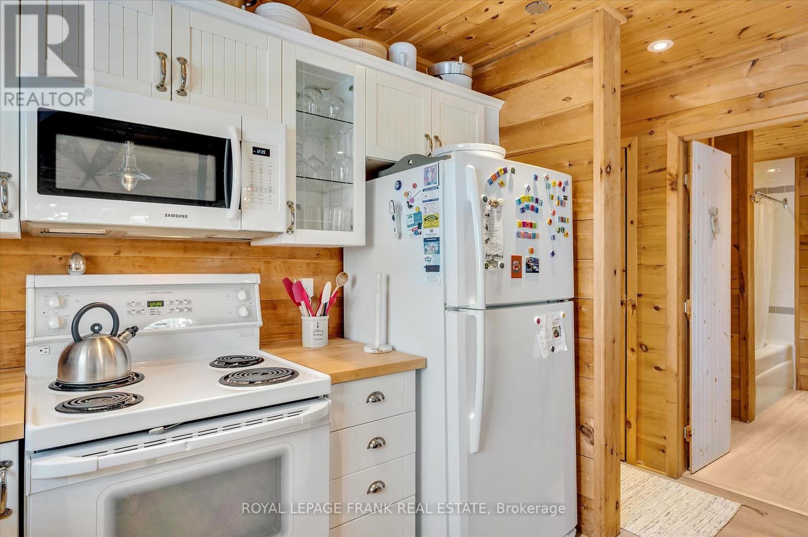 112 Big Island, Selwyn, Ontario  K0L 2H0 - Photo 14 - X12220960