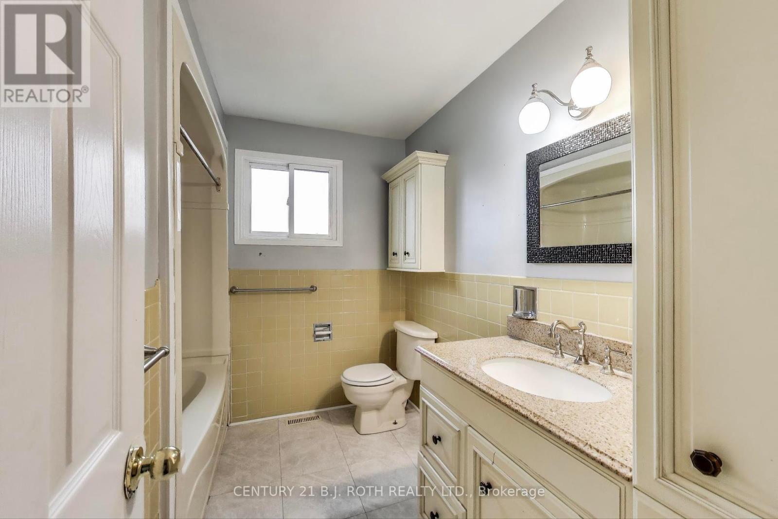 50 Applewood Crescent, Kawartha Lakes (Lindsay), Ontario  K9V 4X6 - Photo 18 - X12220962