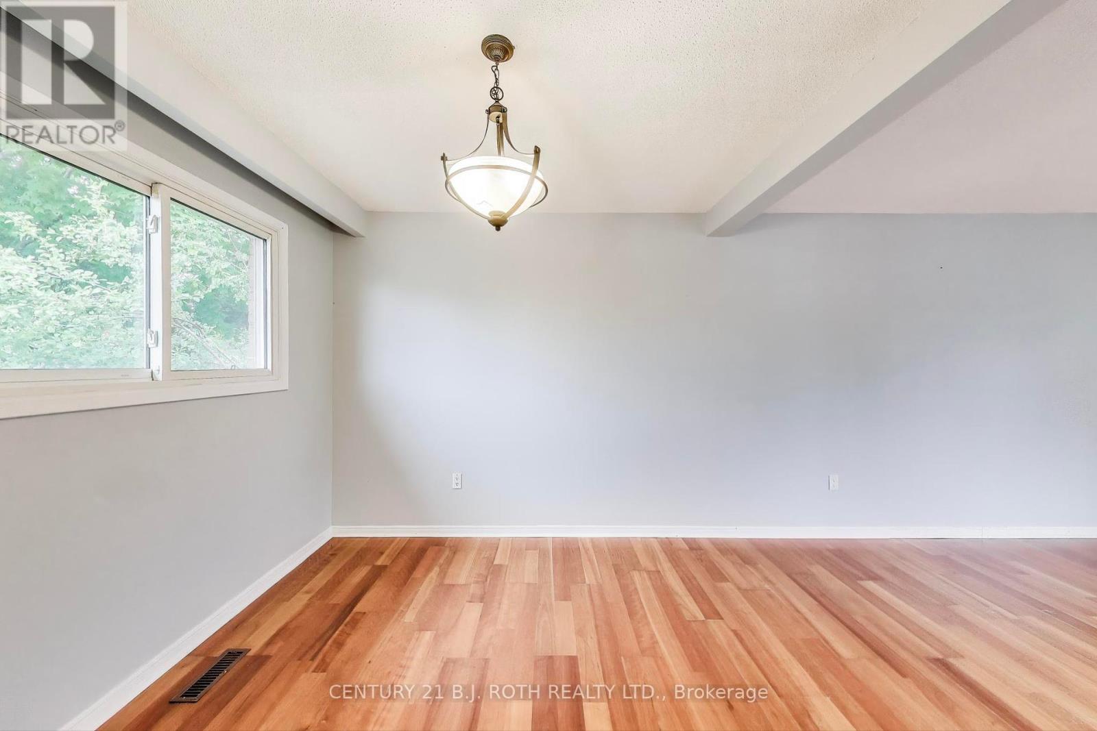 50 Applewood Crescent, Kawartha Lakes (Lindsay), Ontario  K9V 4X6 - Photo 7 - X12220962