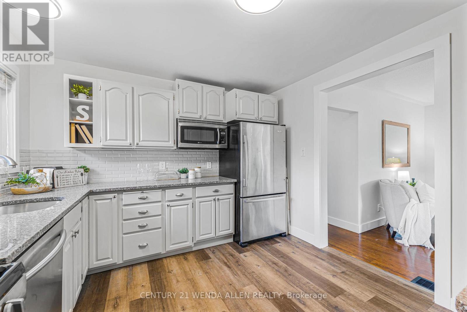 1015 Oriole Drive, Peterborough North (Central), Ontario  K9H 6K8 - Photo 10 - X12221073