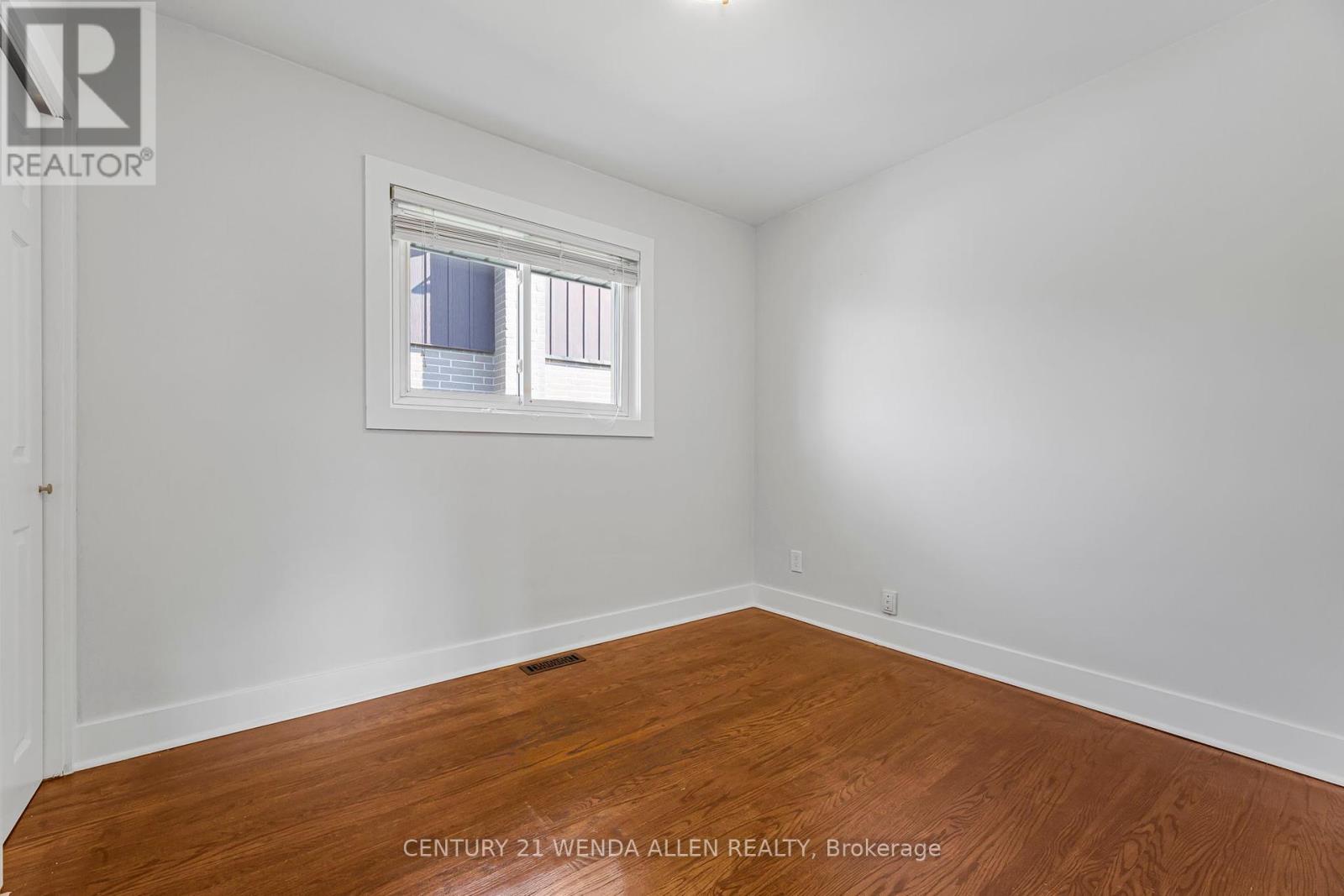 1015 Oriole Drive, Peterborough North (Central), Ontario  K9H 6K8 - Photo 11 - X12221073
