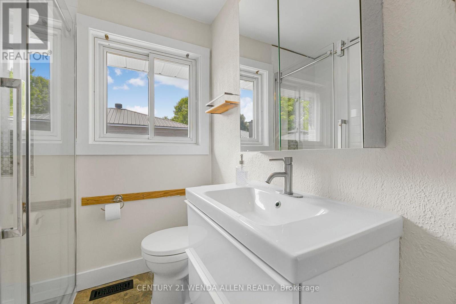 1015 Oriole Drive, Peterborough North (Central), Ontario  K9H 6K8 - Photo 16 - X12221073