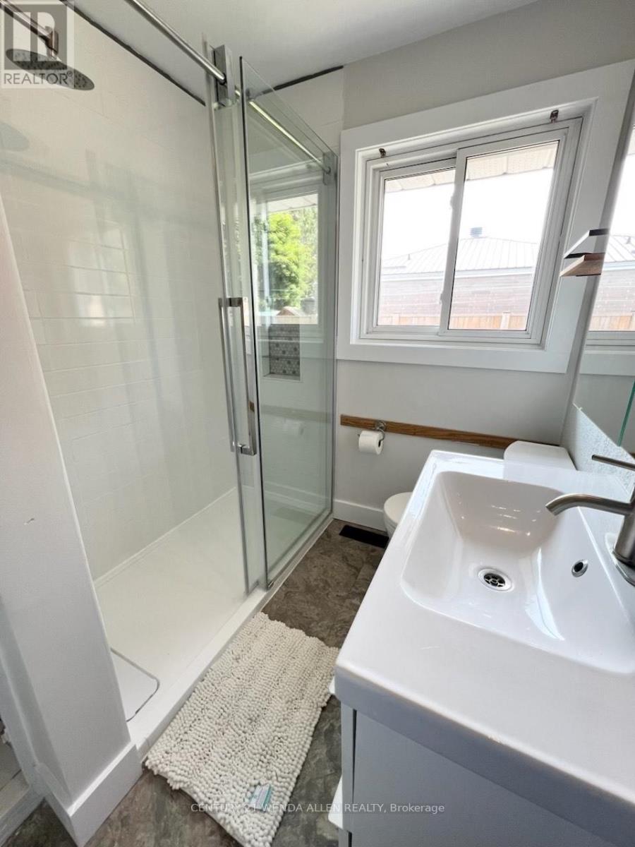 1015 Oriole Drive, Peterborough North (Central), Ontario  K9H 6K8 - Photo 18 - X12221073