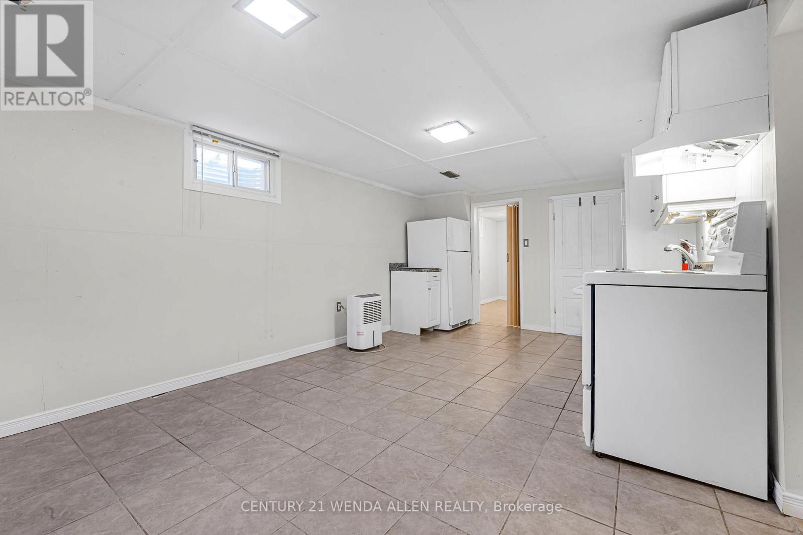 1015 Oriole Drive, Peterborough North (Central), Ontario  K9H 6K8 - Photo 19 - X12221073