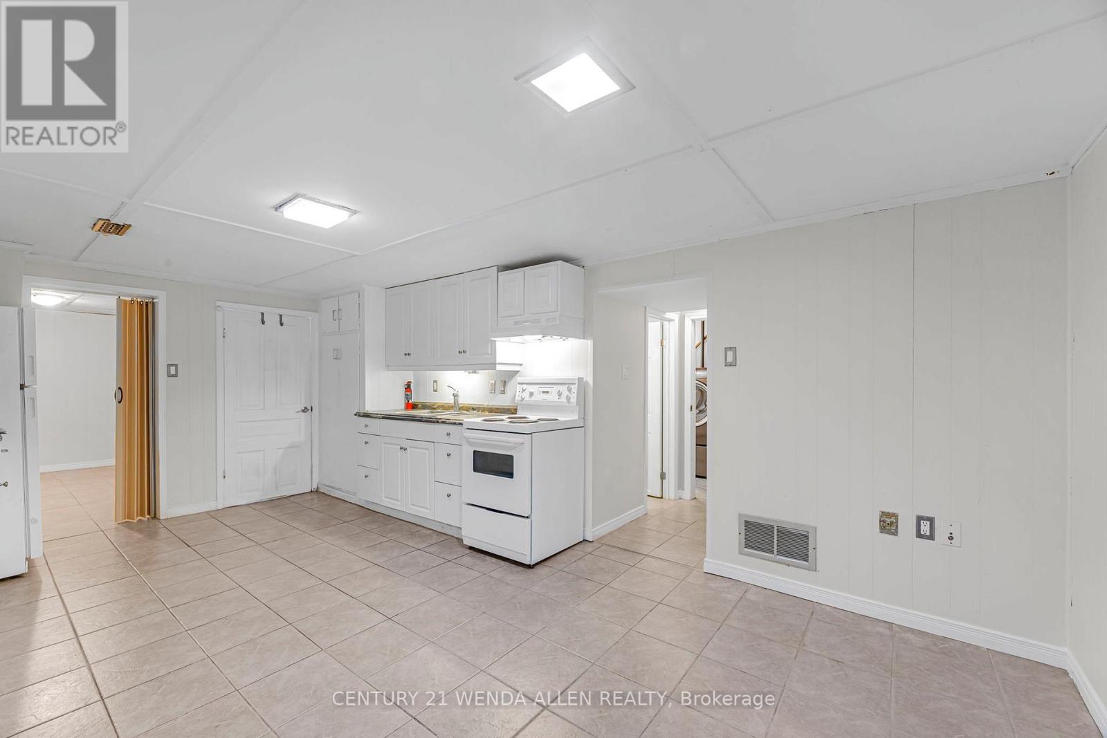 1015 Oriole Drive, Peterborough North (Central), Ontario  K9H 6K8 - Photo 20 - X12221073