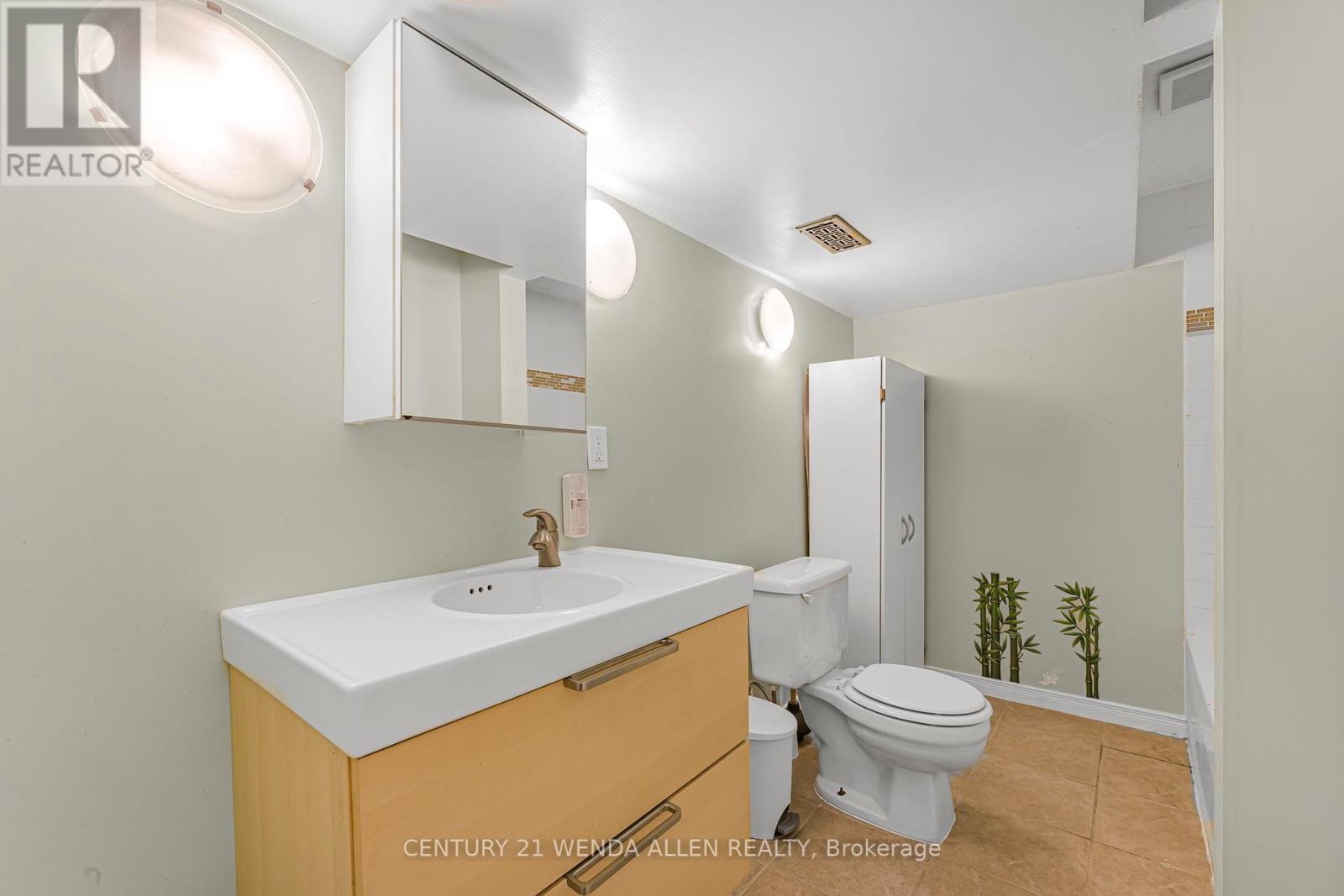 1015 Oriole Drive, Peterborough North (Central), Ontario  K9H 6K8 - Photo 23 - X12221073
